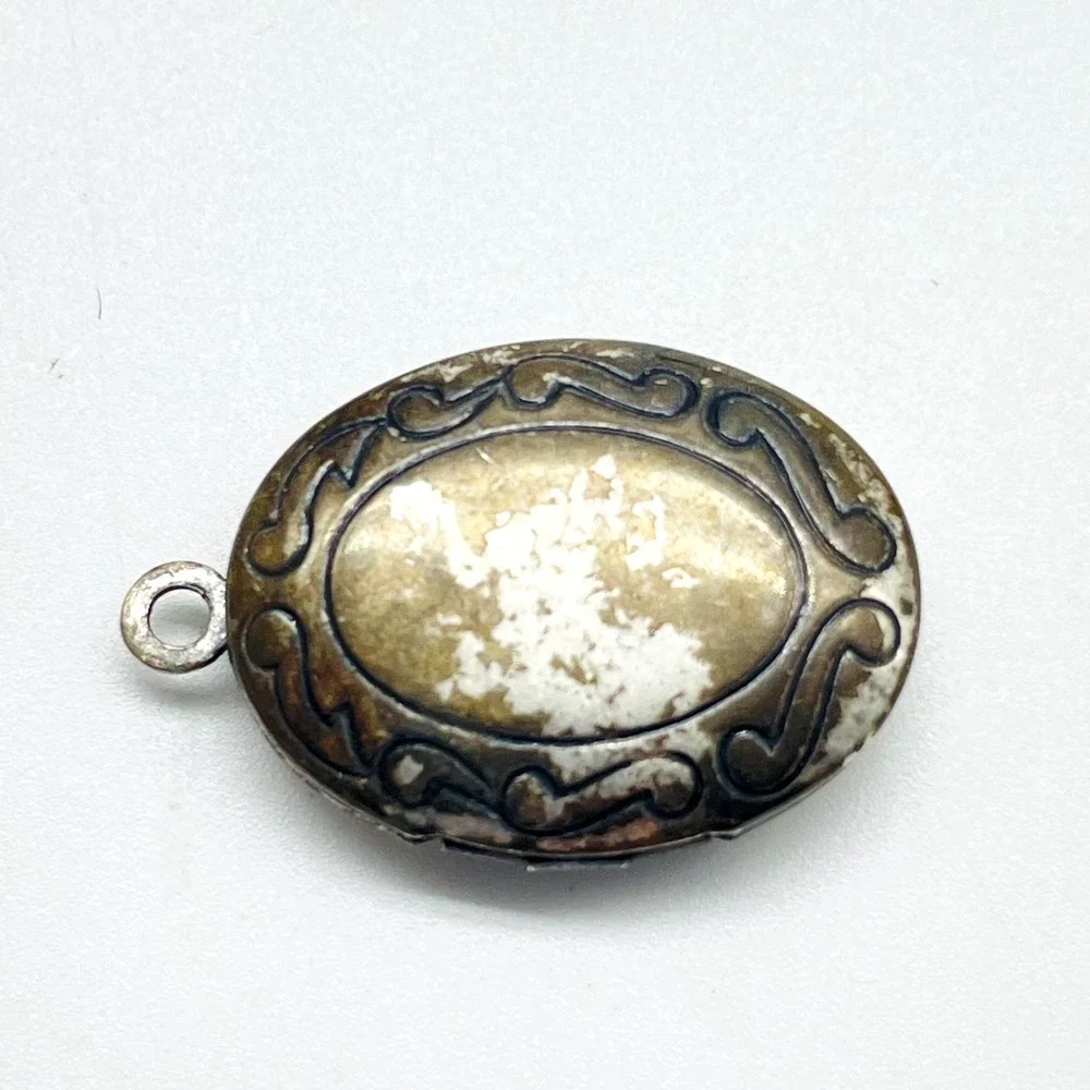 Vintage Sterling Silver Locket Pendant Oval Photo Engraved Floral Scroll Design